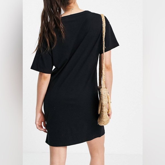 ASOS DESIGN - ASOS DESIGN button through t-shirt dress in black - Picture 4 of 4